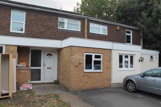  Image of 3 bedroom Semi-Detached house to rent in Manor Road Gidea Park Romford RM1 at Romford  Romford, RM1 2RA