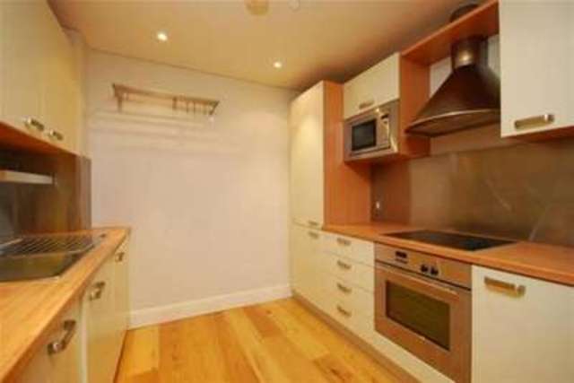  Image of 2 bedroom Flat to rent in Marina Place Hampton Wick Kingston upon Thames KT1 at Kingston upon Thames, KT1 4BH