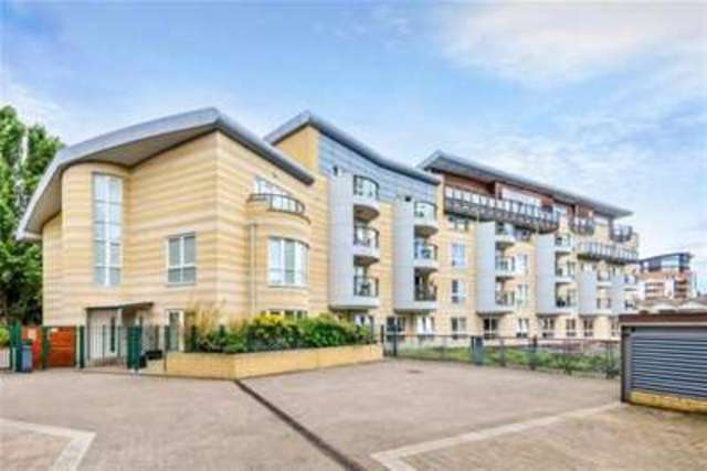  Image of 2 bedroom Flat to rent in Marina Place Hampton Wick Kingston upon Thames KT1 at Kingston upon Thames, KT1 4BH