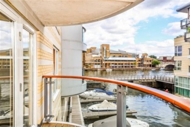  Image of 2 bedroom Flat to rent in Marina Place Hampton Wick Kingston upon Thames KT1 at Kingston upon Thames, KT1 4BH
