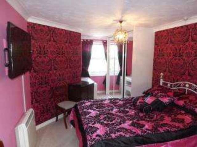  Image of 1 bedroom Flat for sale in Marine Parade West Clacton-on-Sea CO15 at Marine Parade West Clacton-on-Sea Clacton-on-Sea, CO15 1LD