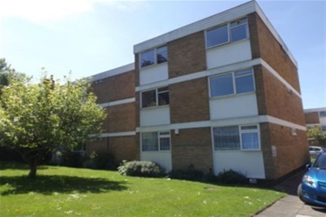  Image of 2 bedroom Flat to rent in Wake Green Road Moseley Birmingham B13 at Birmingham, B13 9HA