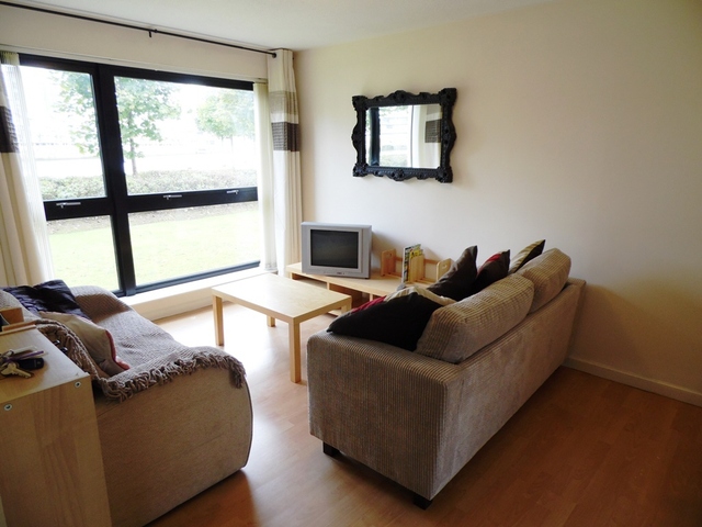  Image of 2 bedroom Flat to rent in Mavisbank Gardens Govan Glasgow G51 at Festival Park Glasgow Glasgow, G51 1HL