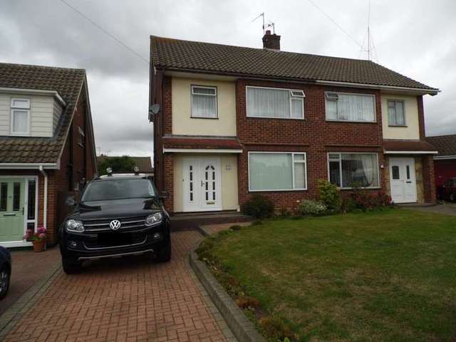  Image of 3 bedroom Semi-Detached house to rent in Meadow Close Benfleet SS7 at Meadow Close Thundersley Benfleet, SS7 3RJ
