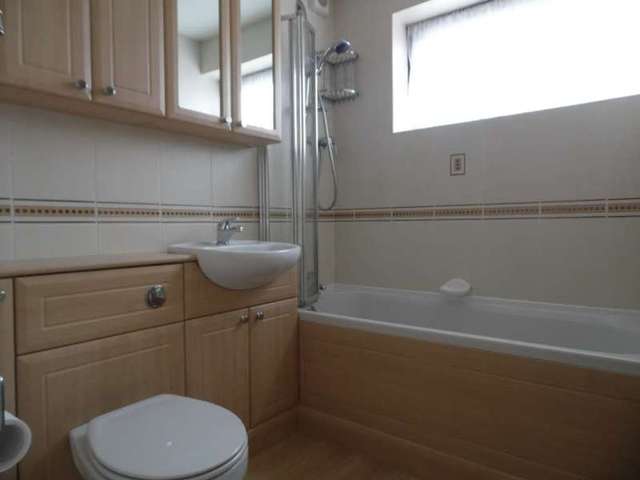  Image of 3 bedroom Semi-Detached house to rent in Meadow Close Benfleet SS7 at Meadow Close Thundersley Benfleet, SS7 3RJ