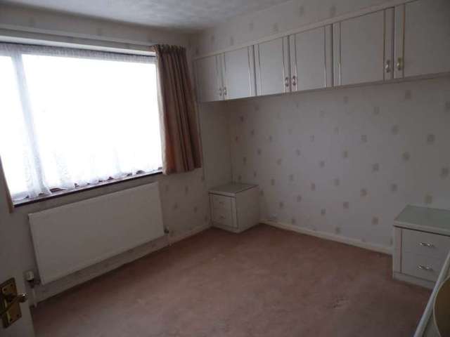  Image of 3 bedroom Semi-Detached house to rent in Meadow Close Benfleet SS7 at Meadow Close Thundersley Benfleet, SS7 3RJ