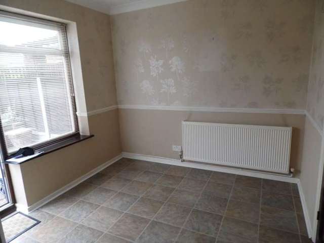  Image of 3 bedroom Semi-Detached house to rent in Meadow Close Benfleet SS7 at Meadow Close Thundersley Benfleet, SS7 3RJ