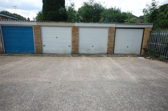  Image of 3 bedroom Property to rent in Meadow Way Stevenage SG1 at Meadow Way  Stevenage, SG1 1QG
