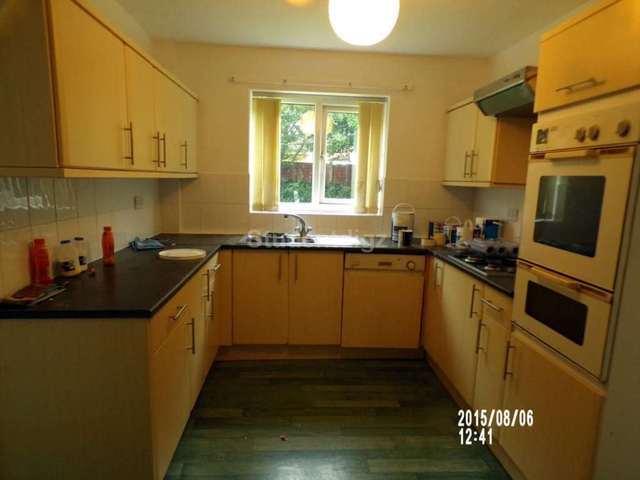  Image of 3 bedroom Detached house to rent in Mersey Meadows Didsbury Manchester M20 at Mersey Meadows  Manchester, M20 2GB