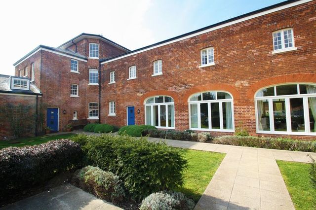  Image of 3 bedroom Mews for sale in Michaelis Road Thame OX9 at Michaelis Road  Thame, OX9 2FB