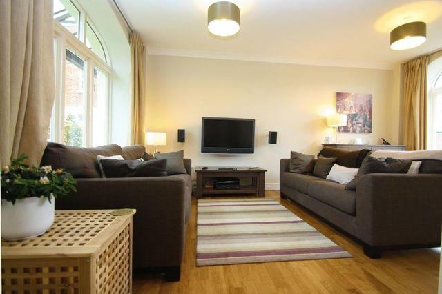  Image of 3 bedroom Mews for sale in Michaelis Road Thame OX9 at Michaelis Road  Thame, OX9 2FB