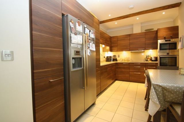  Image of 3 bedroom Mews for sale in Michaelis Road Thame OX9 at Michaelis Road  Thame, OX9 2FB