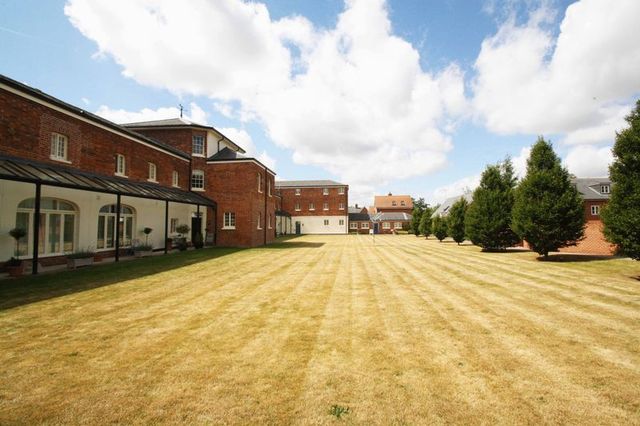  Image of 3 bedroom Mews for sale in Michaelis Road Thame OX9 at Michaelis Road  Thame, OX9 2FB