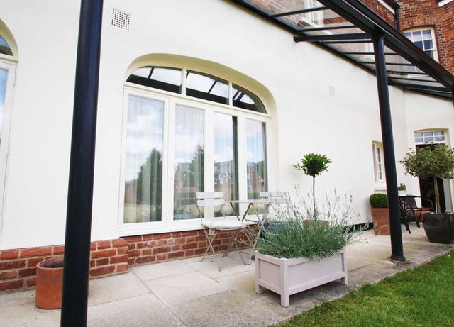  Image of 3 bedroom Mews for sale in Michaelis Road Thame OX9 at Michaelis Road  Thame, OX9 2FB