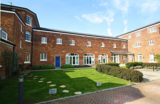  Image of 3 bedroom Mews for sale in Michaelis Road Thame OX9 at Michaelis Road  Thame, OX9 2FB