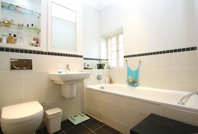  Image of 3 bedroom Mews for sale in Michaelis Road Thame OX9 at Michaelis Road  Thame, OX9 2FB