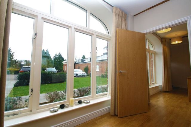  Image of 3 bedroom Mews for sale in Michaelis Road Thame OX9 at Michaelis Road  Thame, OX9 2FB