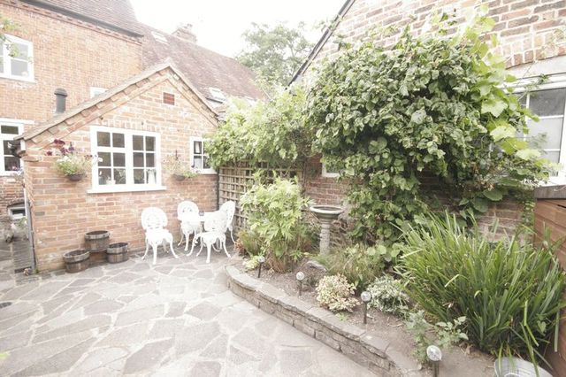  Image of 4 bedroom Terraced house to rent in Middle Church Lane Farnham GU9 at Middle Church Lane  Farnham, GU9 7PP