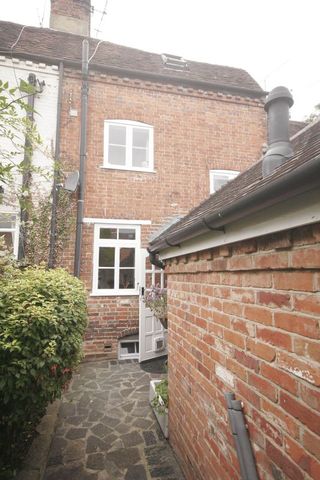  Image of 4 bedroom Terraced house to rent in Middle Church Lane Farnham GU9 at Middle Church Lane  Farnham, GU9 7PP