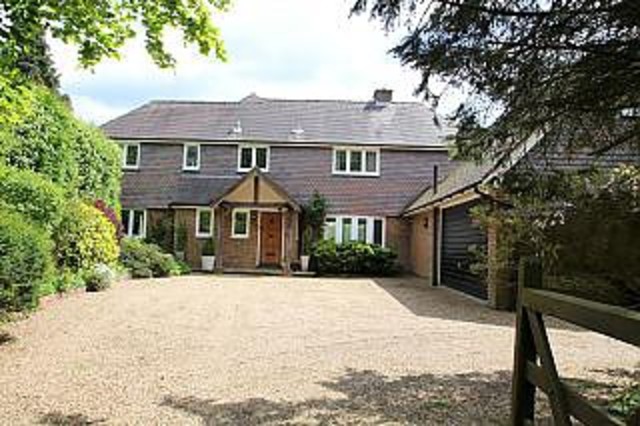  Image of 5 bedroom Detached house to rent in Monkswell Lane Chipstead Coulsdon CR5 at Monkswell Lane Chipstead Coulsdon, CR5 3SU