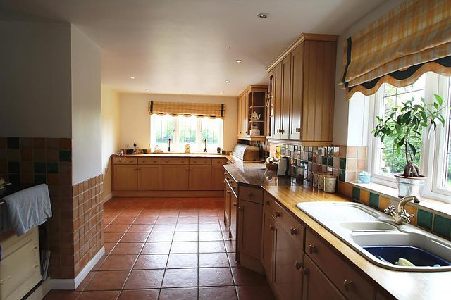  Image of 5 bedroom Detached house to rent in Monkswell Lane Chipstead Coulsdon CR5 at Monkswell Lane Chipstead Coulsdon, CR5 3SU