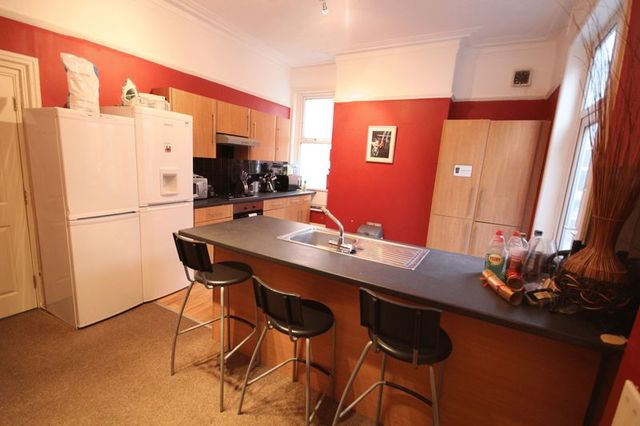  Image of 4 bedroom Detached house to rent in Morris Lane Kirkstall Leeds LS5 at Morris Lane Kirkstall Leeds, LS5 3JD