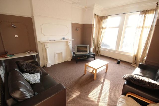  Image of 4 bedroom Detached house to rent in Morris Lane Kirkstall Leeds LS5 at Morris Lane Kirkstall Leeds, LS5 3JD