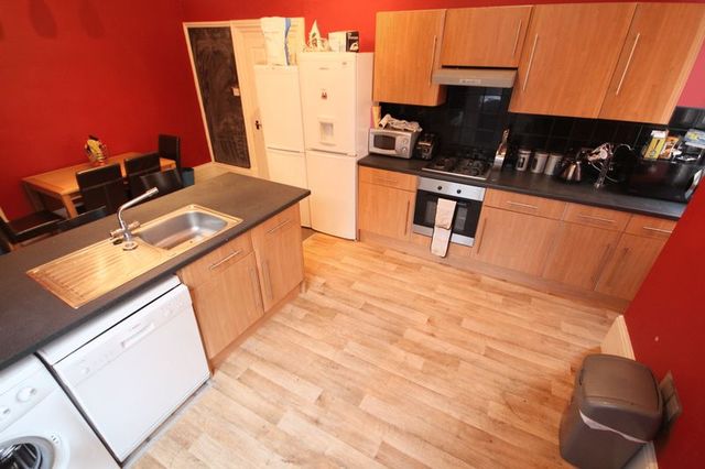  Image of 4 bedroom Detached house to rent in Morris Lane Kirkstall Leeds LS5 at Morris Lane Kirkstall Leeds, LS5 3JD