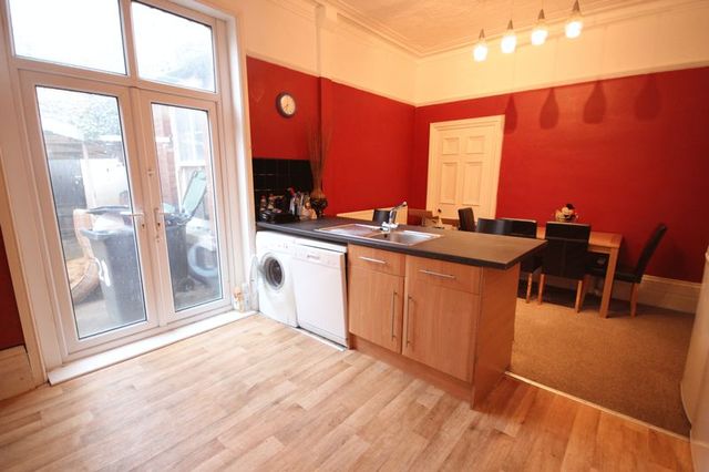  Image of 4 bedroom Detached house to rent in Morris Lane Kirkstall Leeds LS5 at Morris Lane Kirkstall Leeds, LS5 3JD