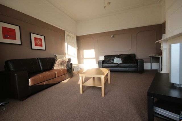  Image of 4 bedroom Detached house to rent in Morris Lane Kirkstall Leeds LS5 at Morris Lane Kirkstall Leeds, LS5 3JD