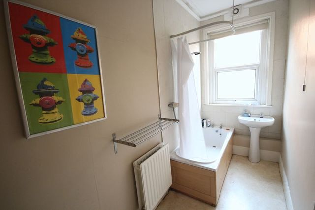  Image of 4 bedroom Detached house to rent in Morris Lane Kirkstall Leeds LS5 at Morris Lane Kirkstall Leeds, LS5 3JD