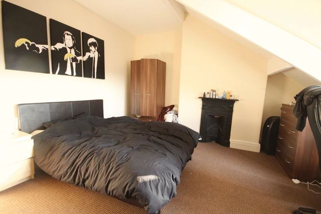  Image of 4 bedroom Detached house to rent in Morris Lane Kirkstall Leeds LS5 at Morris Lane Kirkstall Leeds, LS5 3JD