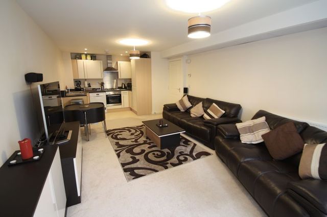  Image of 1 bedroom Flat for sale in Midland Road Hemel Hempstead HP2 at Midland Road  Hemel Hempstead, HP2 5YQ