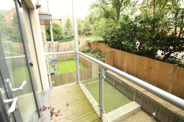  Image of 1 bedroom Flat for sale in Midland Road Hemel Hempstead HP2 at Midland Road  Hemel Hempstead, HP2 5YQ