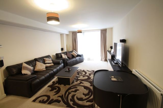  Image of 1 bedroom Flat for sale in Midland Road Hemel Hempstead HP2 at Midland Road  Hemel Hempstead, HP2 5YQ