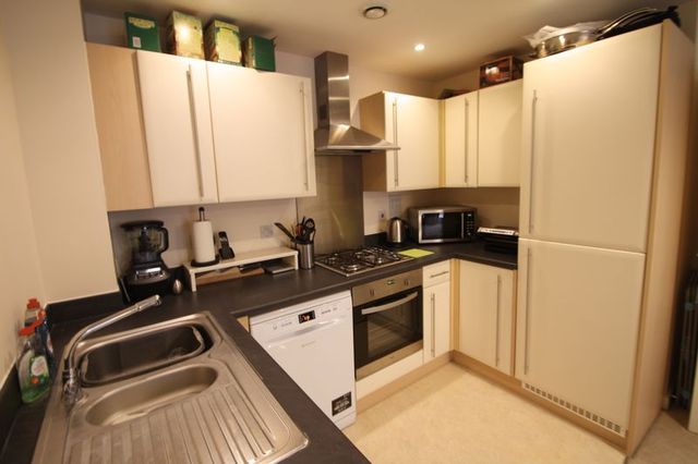  Image of 1 bedroom Flat for sale in Midland Road Hemel Hempstead HP2 at Midland Road  Hemel Hempstead, HP2 5YQ
