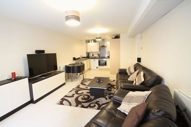  Image of 1 bedroom Flat for sale in Midland Road Hemel Hempstead HP2 at Midland Road  Hemel Hempstead, HP2 5YQ