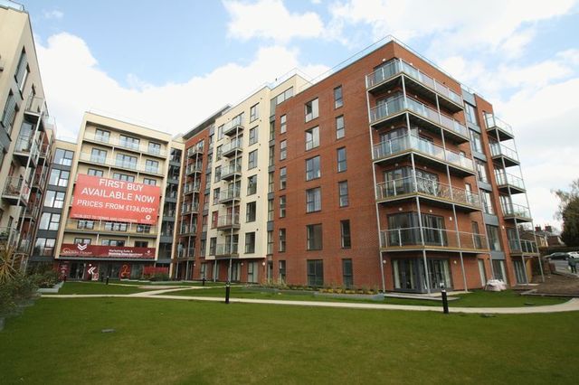  Image of 1 bedroom Flat for sale in Midland Road Hemel Hempstead HP2 at Midland Road  Hemel Hempstead, HP2 5YQ
