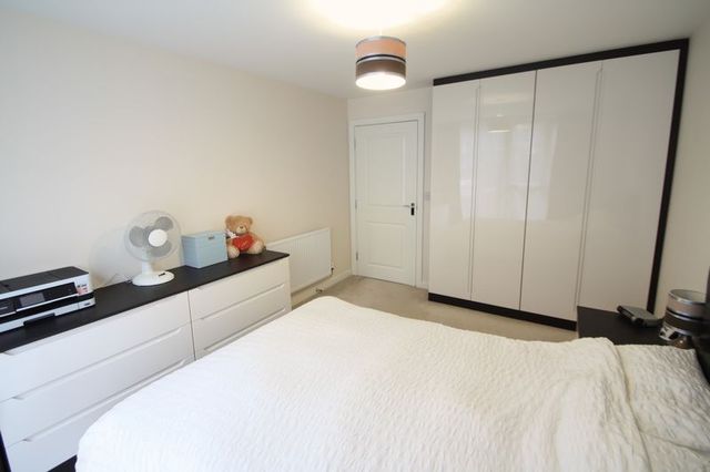  Image of 1 bedroom Flat for sale in Midland Road Hemel Hempstead HP2 at Midland Road  Hemel Hempstead, HP2 5YQ