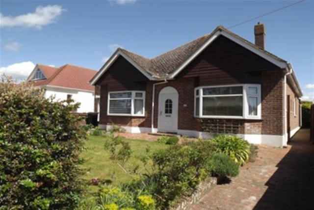 Image of 2 bedroom Bungalow to rent in Pauntley Road Mudeford Christchurch BH23 at Christchurch, BH23 3JW