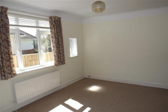  Image of 2 bedroom Bungalow to rent in Pauntley Road Mudeford Christchurch BH23 at Christchurch, BH23 3JW