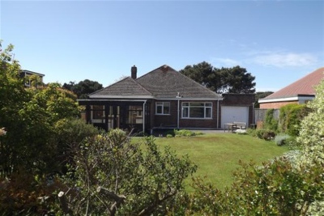  Image of 2 bedroom Bungalow to rent in Pauntley Road Mudeford Christchurch BH23 at Christchurch, BH23 3JW