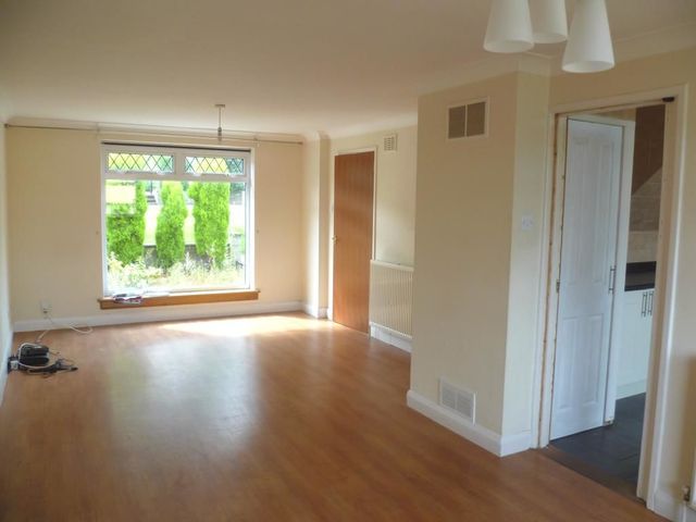 Image of 3 bedroom Flat to rent in Muirfield Drive Glenrothes KY6 at Glenrothes Fife Fife, KY6 2PX