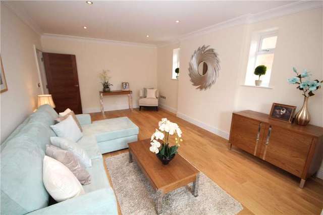  Image of 2 bedroom Flat for sale in Nether Street London N12 at London  Woodside Park, N12 8EU