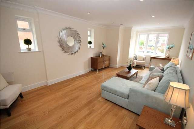  Image of 2 bedroom Flat for sale in Nether Street London N12 at London  Woodside Park, N12 8EU