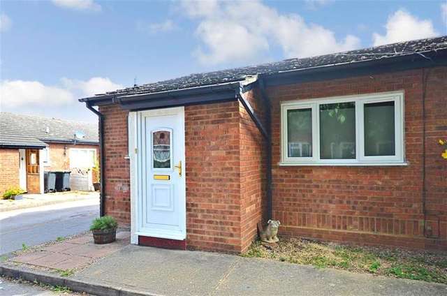  Image of 2 bedroom Detached house for sale in New Farm Drive Abridge Romford RM4 at Abridge Essex Abridge, RM4 1BS