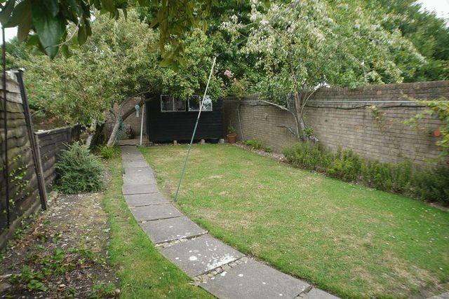  Image of 3 bedroom Detached house for sale in New Meadow Aylesbury HP21 at New Meadow  Aylesbury, HP21 7AW