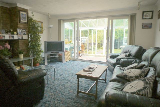  Image of 3 bedroom Detached house for sale in New Meadow Aylesbury HP21 at New Meadow  Aylesbury, HP21 7AW
