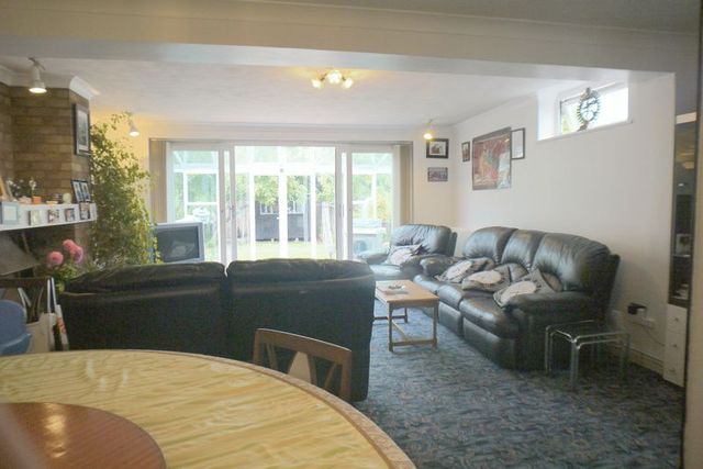  Image of 3 bedroom Detached house for sale in New Meadow Aylesbury HP21 at New Meadow  Aylesbury, HP21 7AW