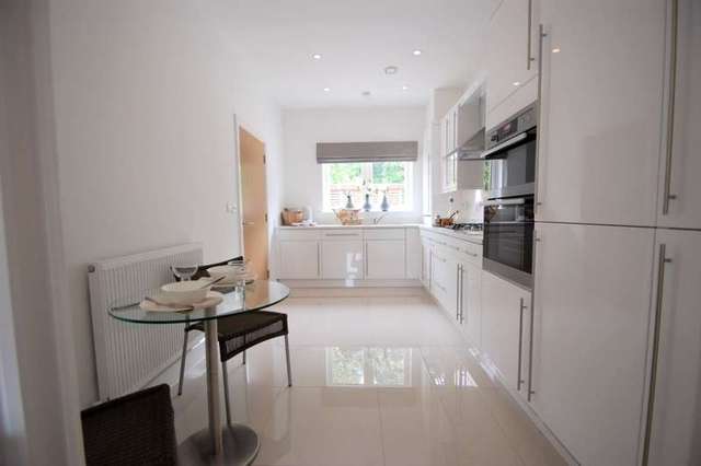 Image of 4 bedroom Semi-Detached house to rent in Newlands Way Cholsey Wallingford OX10 at Cholsey  Wallingford, OX10 9FF